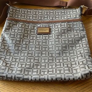 Tommy Hilfiger Crossbody Bag Excellent/Like New Condition